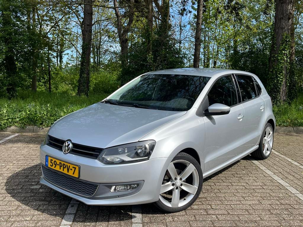 Volkswagen Polo 1.2TSI Highline Automaat|PDC|Stoelverwarming, Auto's, Volkswagen, Euro 5, 40 €/maand, Zwart, 4 cilinders