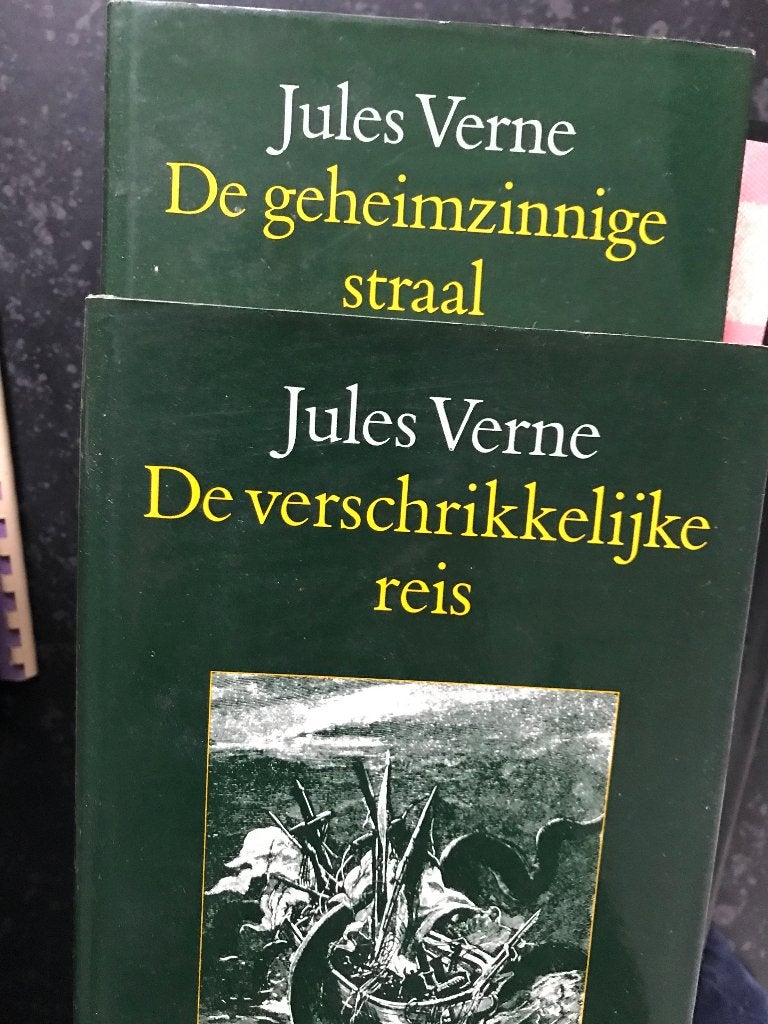 J. Verne: Verschrikkelijke reis & Geheimzinnige straal, Ophalen of Verzenden, Zo goed als nieuw, Jules Verne