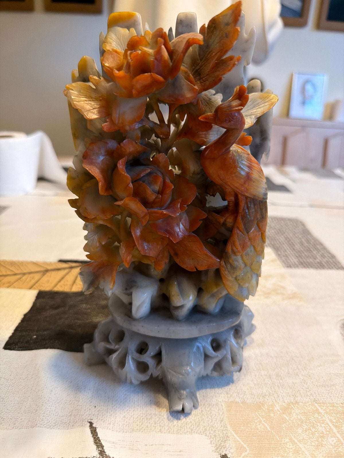 Prachtig handgesneden stenen beeld met bloemen en vogel, Ophalen, Handgemaakt, 20 - 50 cm, Beeld