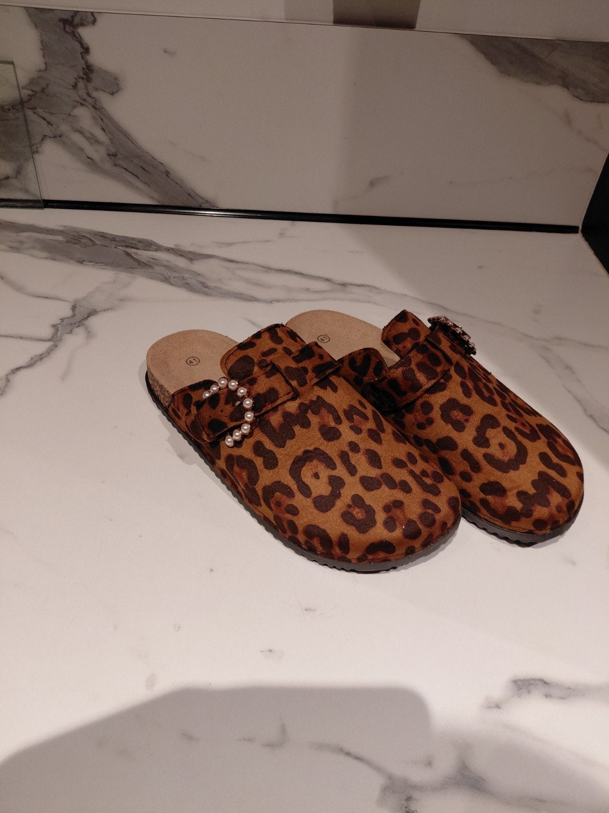 Nieuwe panterprint instappers maat 41 ongedragen, Kleding | Dames, Ophalen of Verzenden