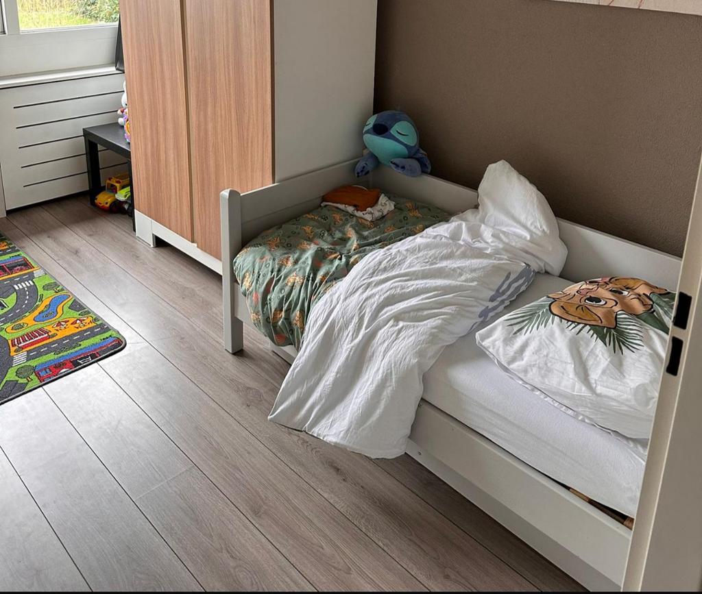 Peuterbed Grijs 70x140, Ophalen, Zo goed als nieuw, Jongetje of Meisje