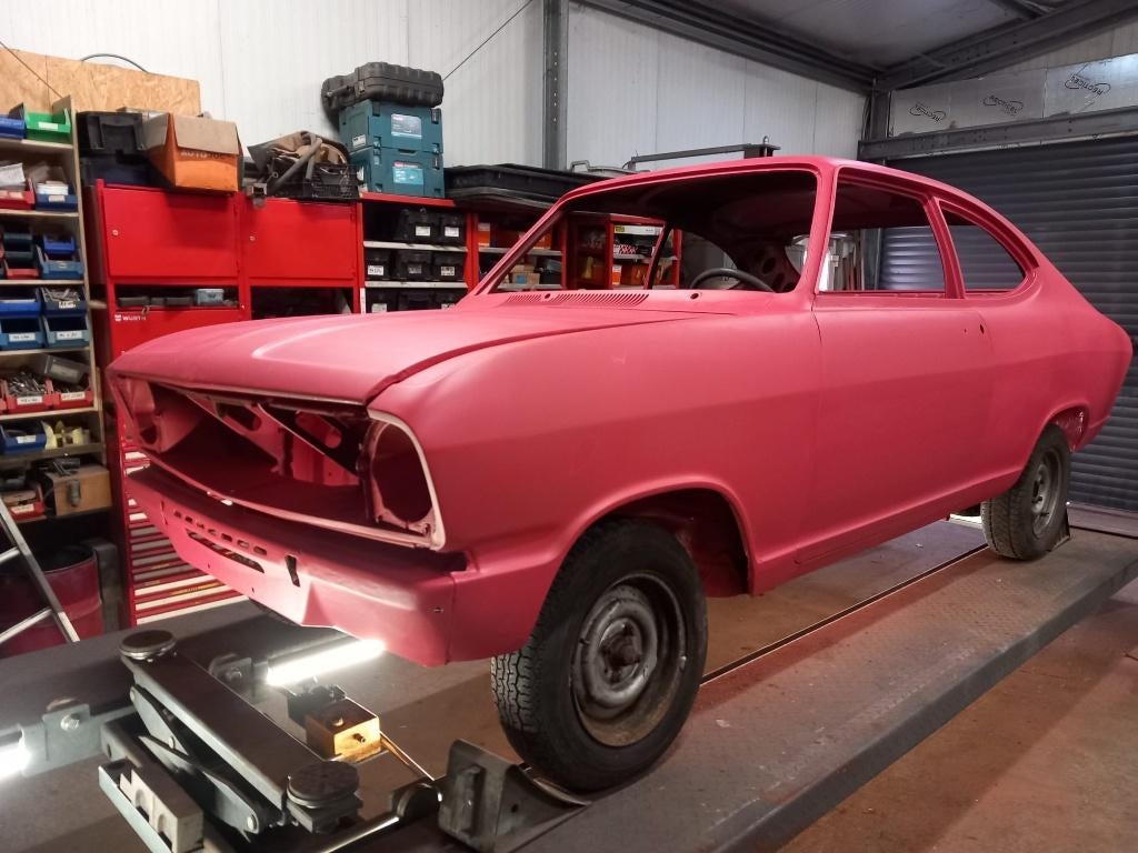 te koop lege opgelaste carroserie opel kadett b coupé, Auto's, Oldtimers, Particulier, Opel, Benzine, Coupé, Handgeschakeld, Achterwielaandrijving