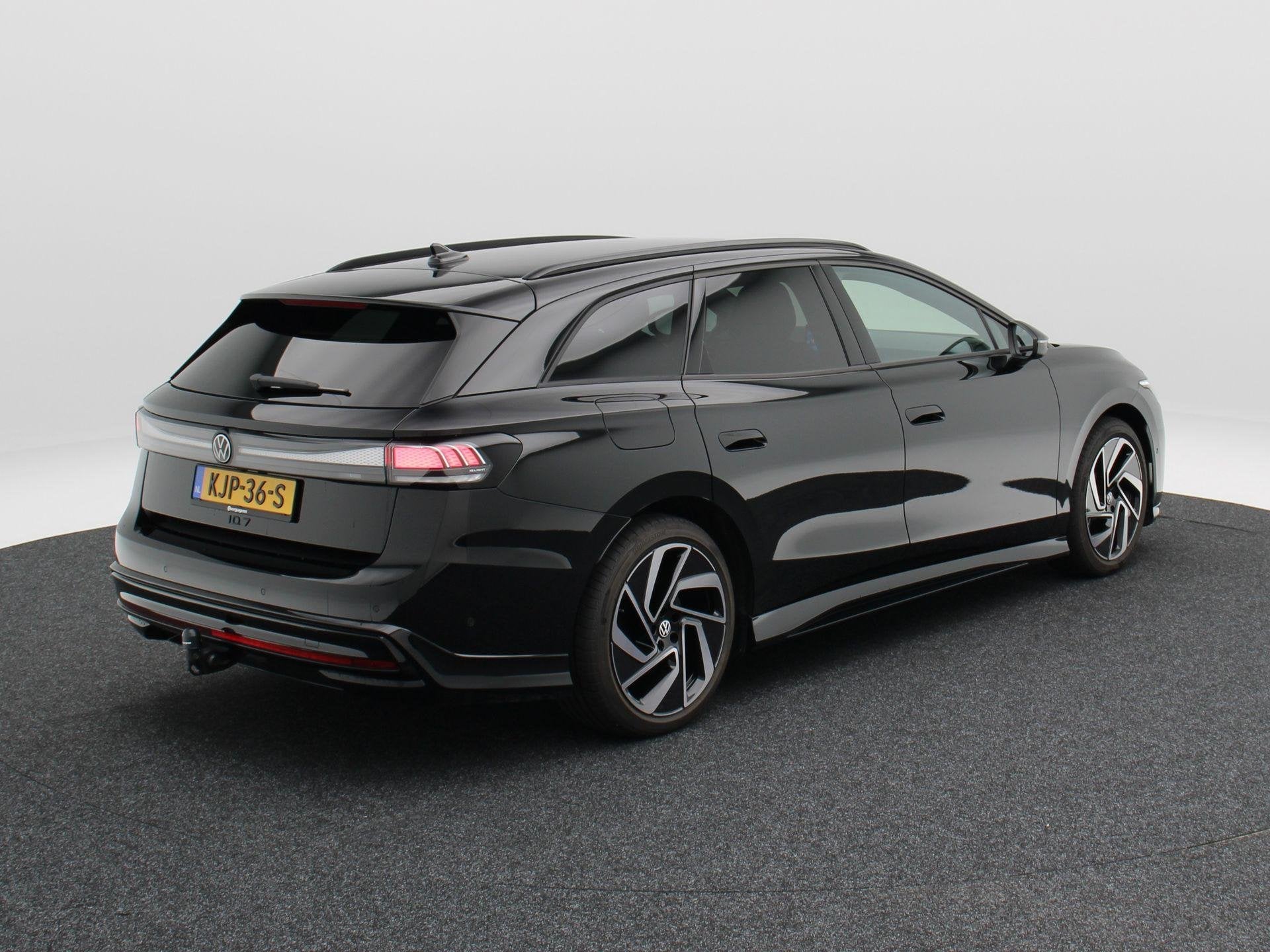 Volkswagen ID.7 Tourer Pro S Limited Edition 86 kWh 286 PK |, Achterwielaandrijving, Zwart, 2135 kg, Zwart