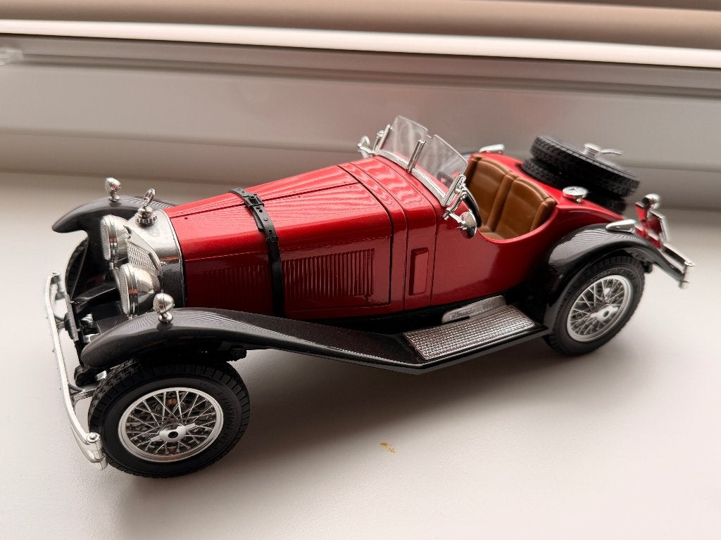 Bburago Mercedes Benz rood schaal 01:18, Ophalen, Zo goed als nieuw, Auto, Bburago