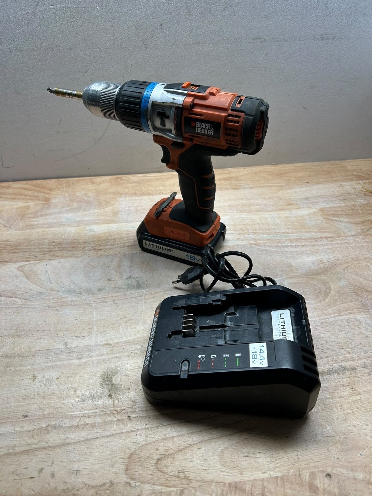 Black & Decker 18V Boor- en Schroefmachine met Koffer, Doe-het-zelf en Verbouw, Gebruikt, Variabele snelheid, Ophalen of Verzenden