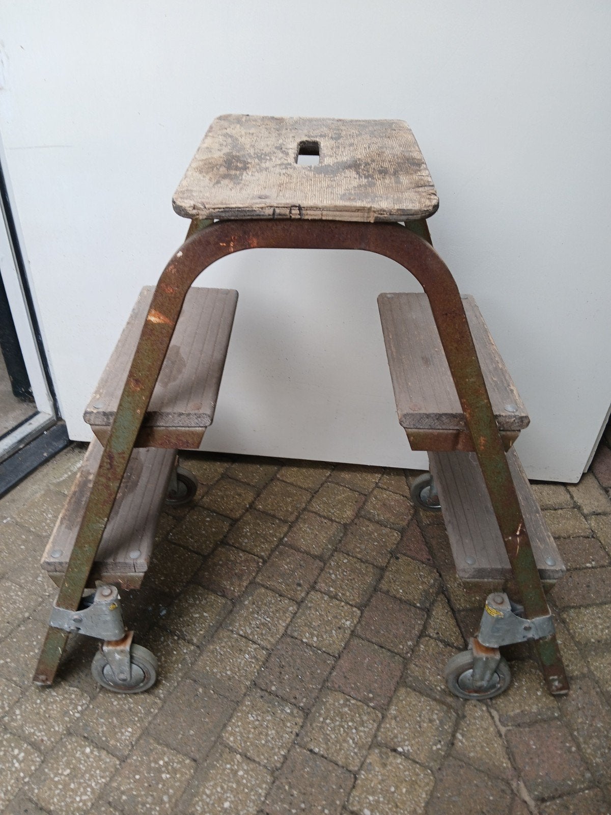 Vintage houten trapje met wieltjes, Doe-het-zelf en Verbouw, Ladders en Trappen, Ophalen, Gebruikt, Trap, Minder dan 2 meter