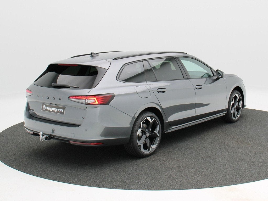 Skoda Superb Combi Sportline Business 1.5 TSI PHEV 204 PK |, Auto's, Skoda, 1498 cc, 4 cilinders, 26 kWh, Plug-in hybride