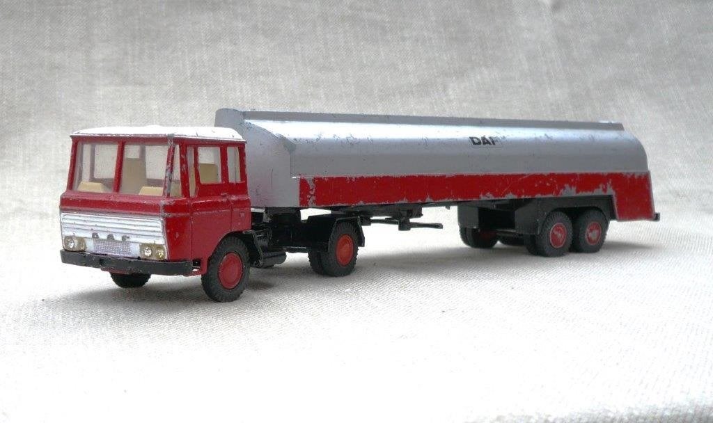 Lion Toys 37, Daf 2600 + tankoplegger, Ophalen of Verzenden, Gebruikt, Bus of Vrachtwagen, Lion Toys