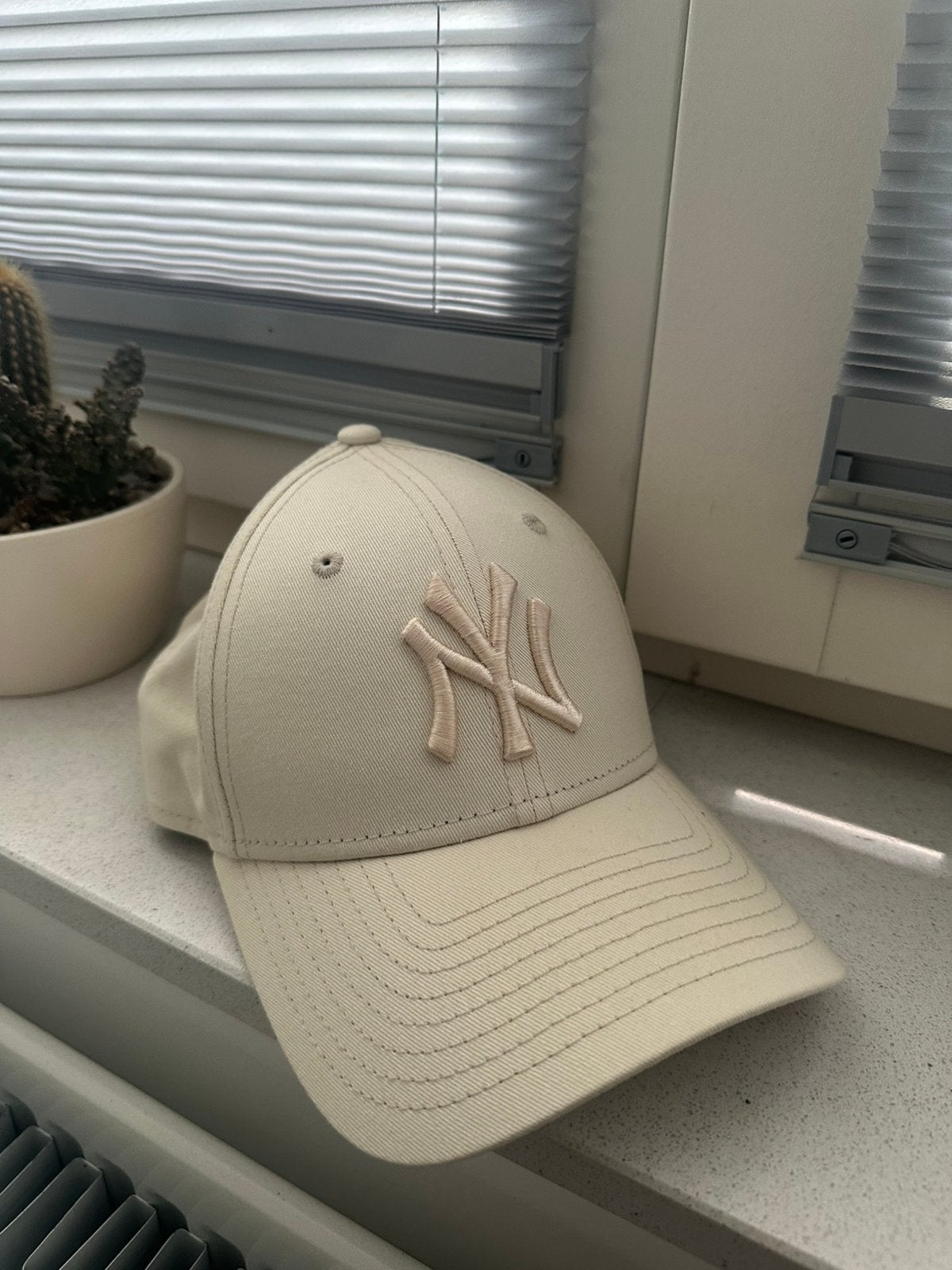 Creme New Era NY pet, Kleding | Heren, Hoeden en Petten, Verzenden, Nieuw, Pet
