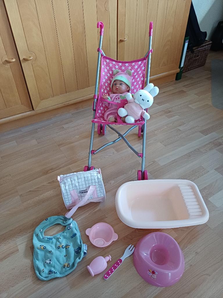 Vrolijke poppen buggy, praatpop en verzorging set., Kinderen en Baby's, Speelgoed | Poppen, Ophalen of Verzenden, Zo goed als nieuw