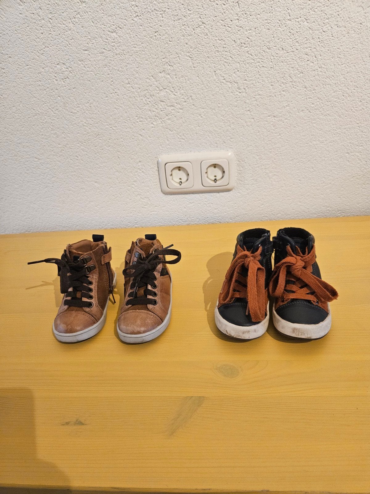 Schoenen Keq maat 23 en Geox maat 24, Gebruikt, Jongen of Meisje, Schoenen, Ophalen of Verzenden