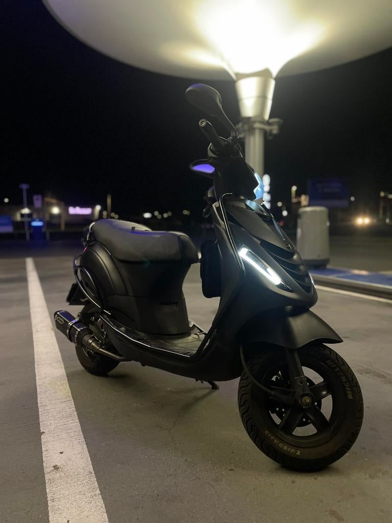 Zip 50cc 4t2v, Fietsen en Brommers, Scooters | Piaggio, Ophalen, Zo goed als nieuw, Benzine, Zip