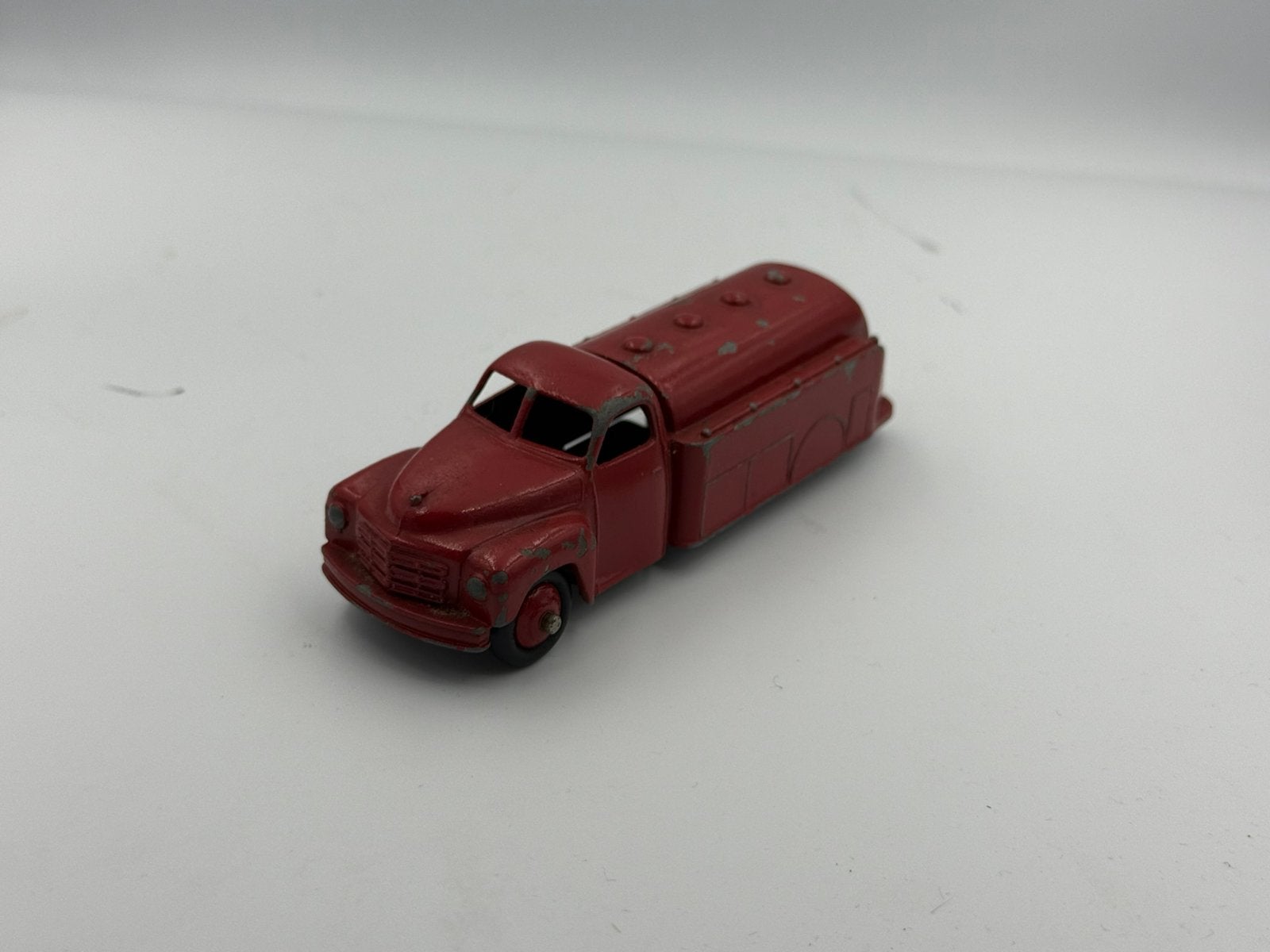 Dinky Toys Studebaker rood, Hobby en Vrije tijd, Modelauto's | 1:43, Ophalen of Verzenden, Zo goed als nieuw, Auto, Dinky Toys