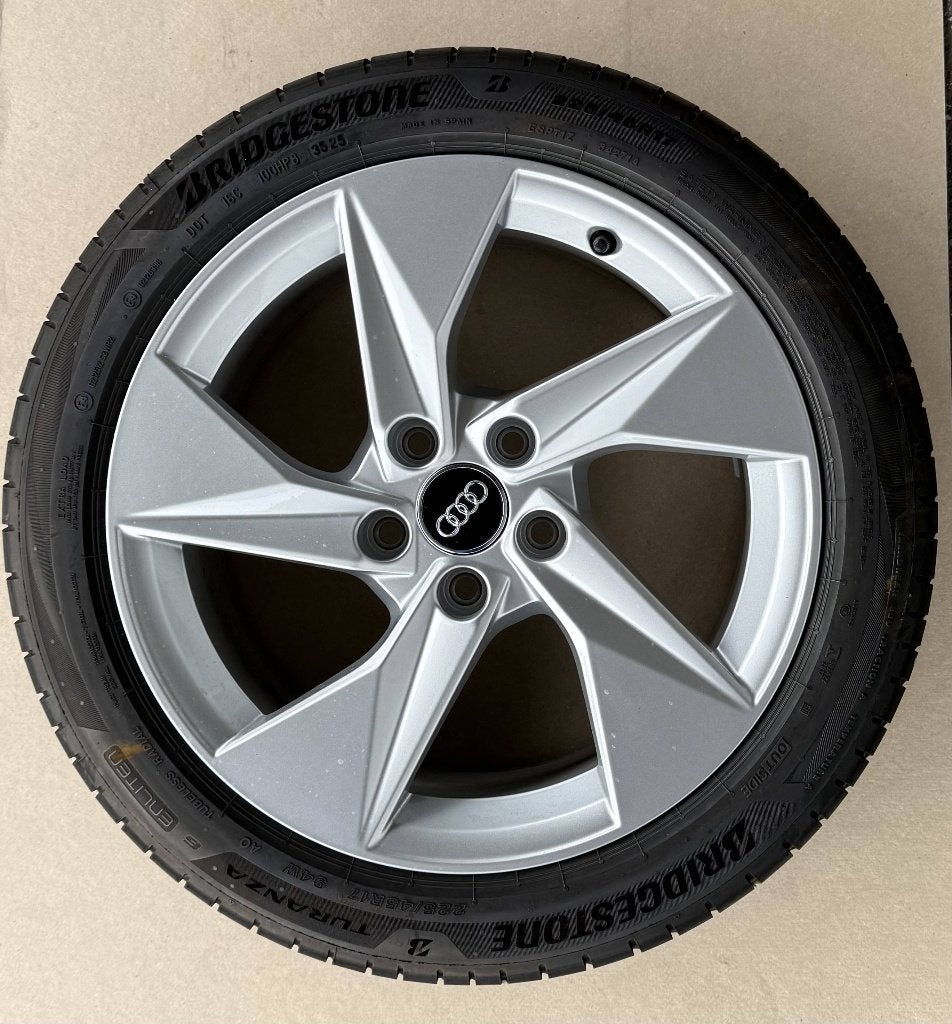 17" velg + band nieuw audi A3  225-45-17, Auto-onderdelen, Banden en Velgen, Banden en Velgen, Nieuw, 17 inch, Ophalen of Verzenden