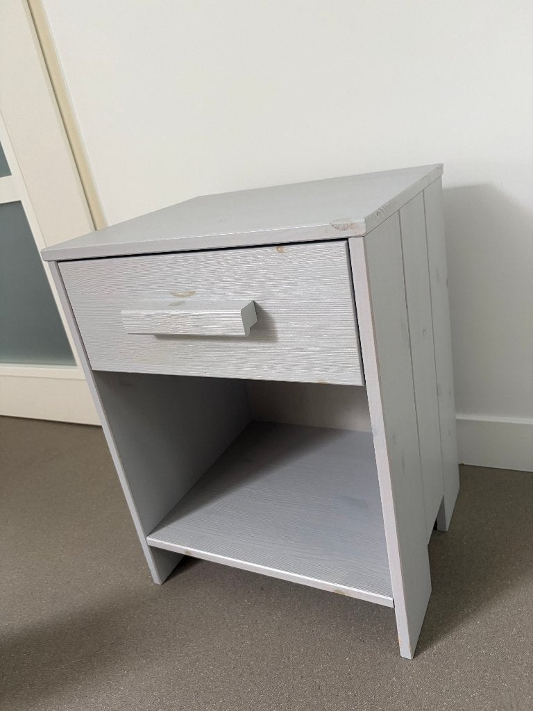 WOOOD nachtkastje Dennis grijs, Huis en Inrichting, Slaapkamer | Nachtkastjes, Ophalen, Gebruikt, Minder dan 45 cm, Minder dan 55 cm