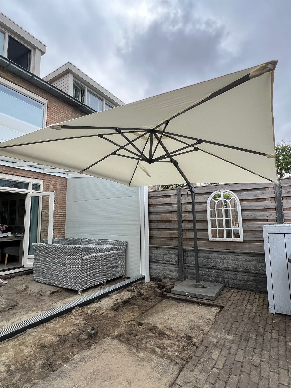 Grote zweefparasol 3x3m1 met stevige voet, Ophalen, Kantelbaar, 3 tot 4 meter, Zweefparasol