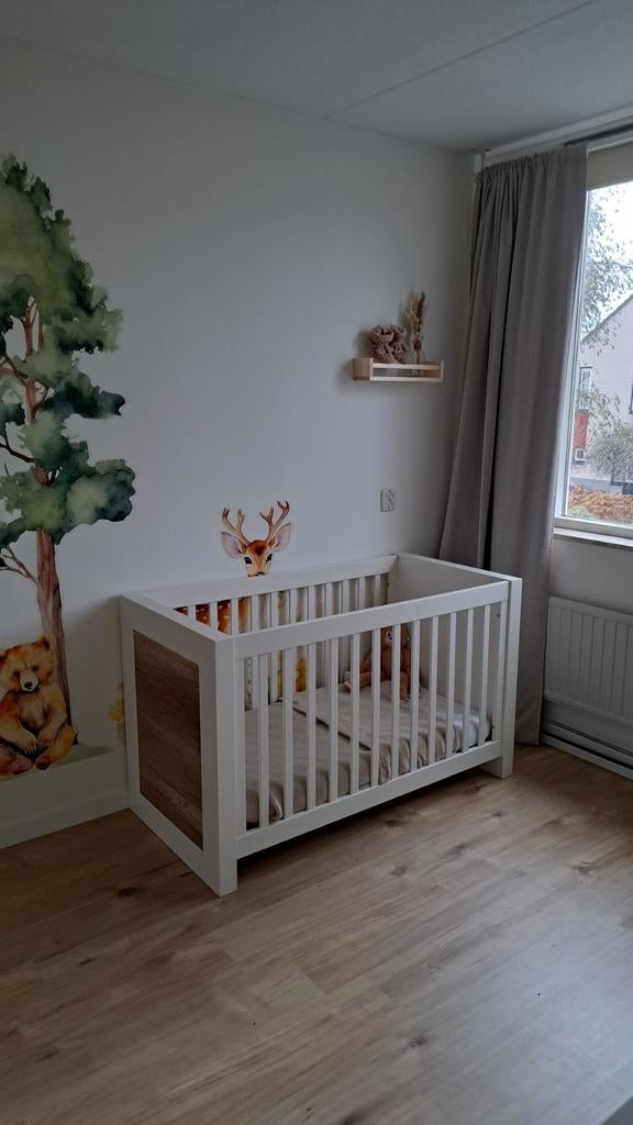 Kismill Long Island babykamer: ledikant en commode, Kinderen en Baby's, Kinderkamer | Commodes en Kasten, Ophalen, 50 tot 70 cm