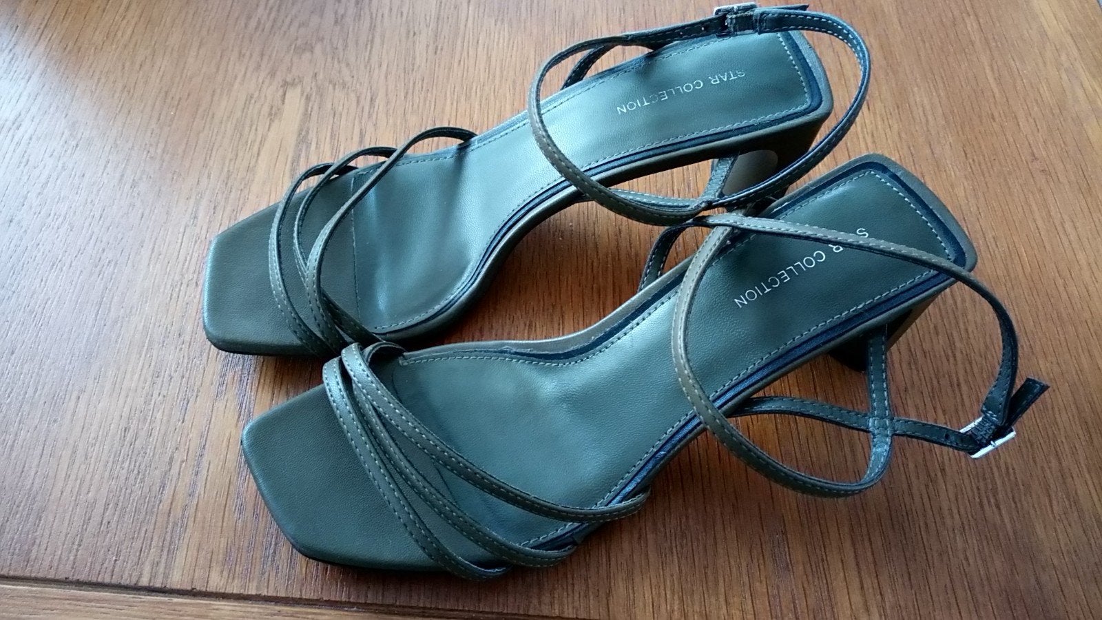 Mooie sandalen mosgroen maat 37 ZGAN, Kleding | Dames, Ophalen of Verzenden, Zo goed als nieuw