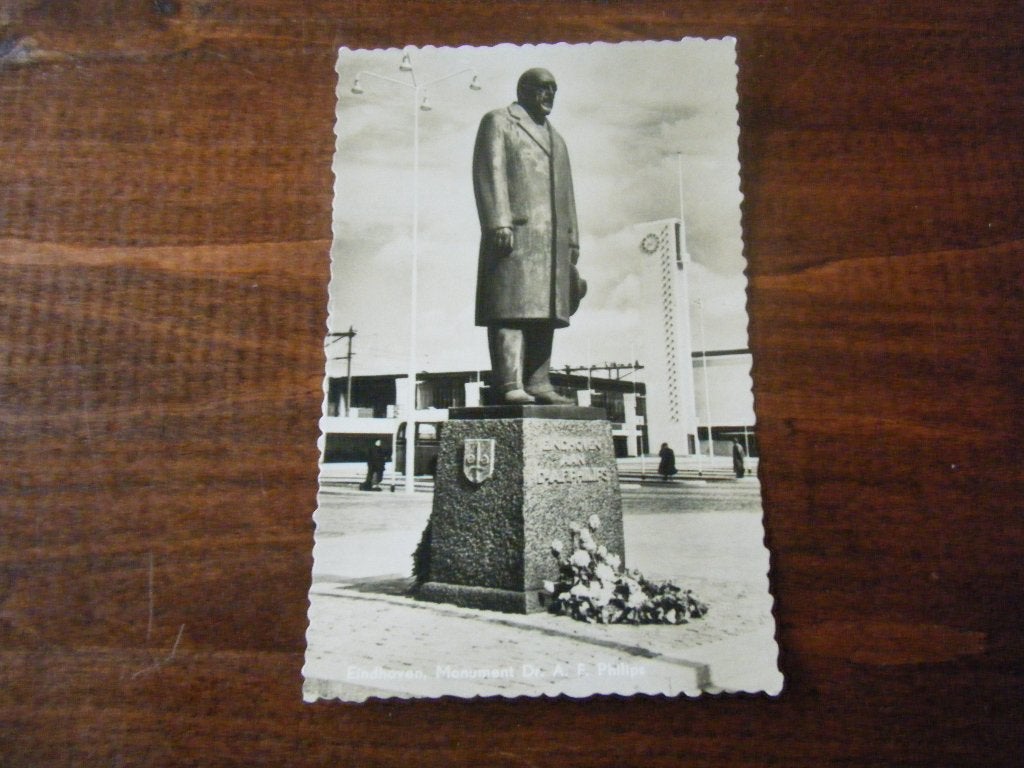 J29 - Eindhoven - Beeld van A. Philips- Mooi/Oud, Verzamelen, Ansichtkaarten | Nederland, Noord-Brabant, 1940 tot 1960, Ophalen of Verzenden