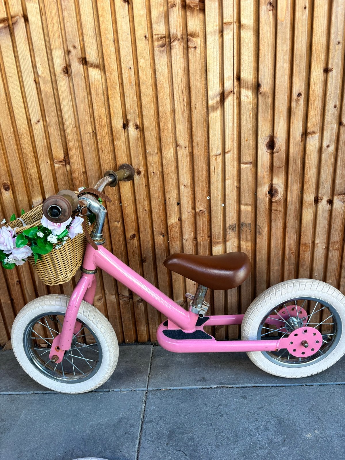 Trybike roze loopfietsje met mandje, Ophalen, Gebruikt, Minder dan 16 inch