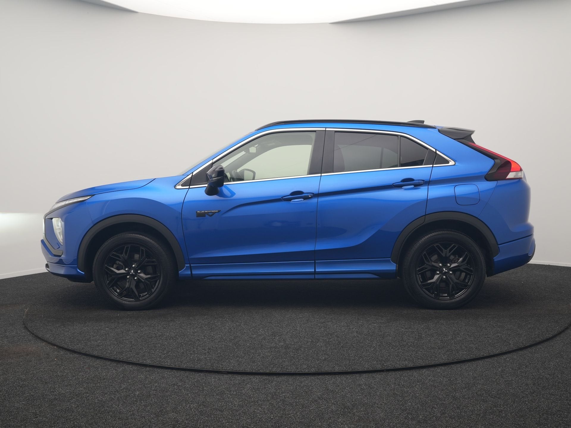 Mitsubishi Eclipse Cross 2.4 Black Edition PHEV 177pk Dealer, Automaat, Zwart, 4 cilinders, Blauw