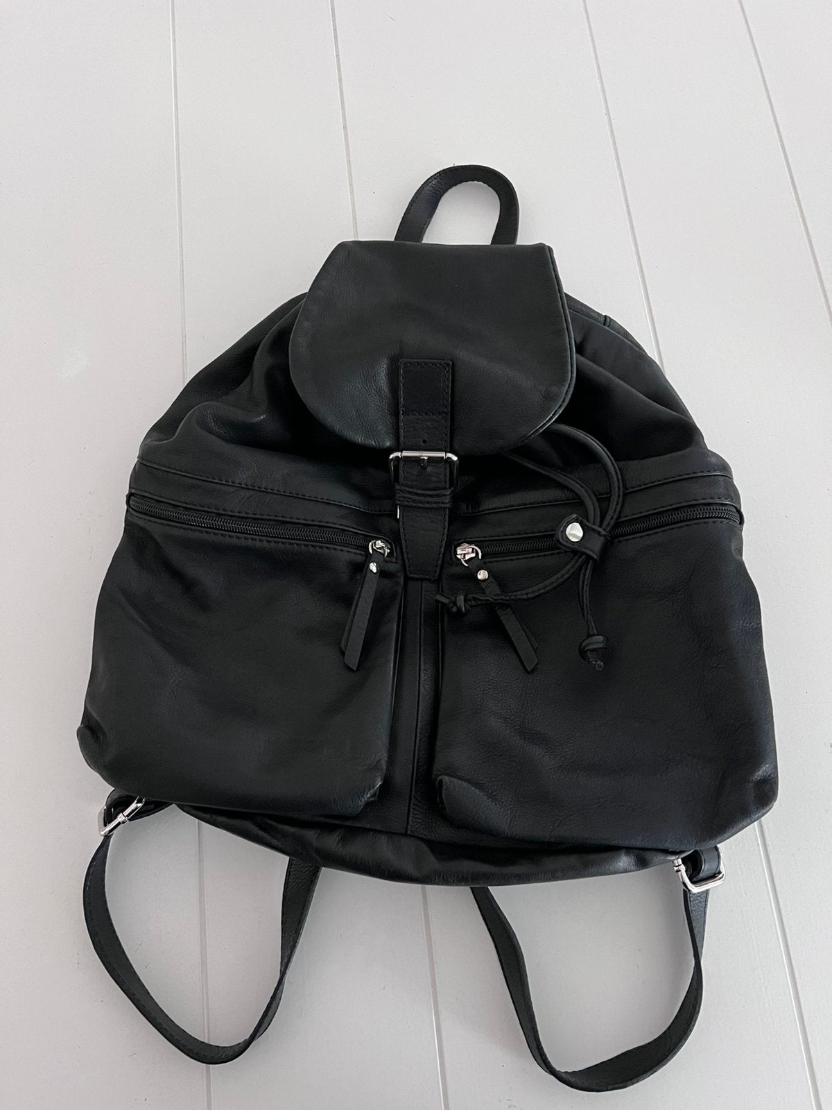 Zwart lederen rugzak, Ophalen of Verzenden, Zo goed als nieuw, Overige merken, 30 tot 45 cm