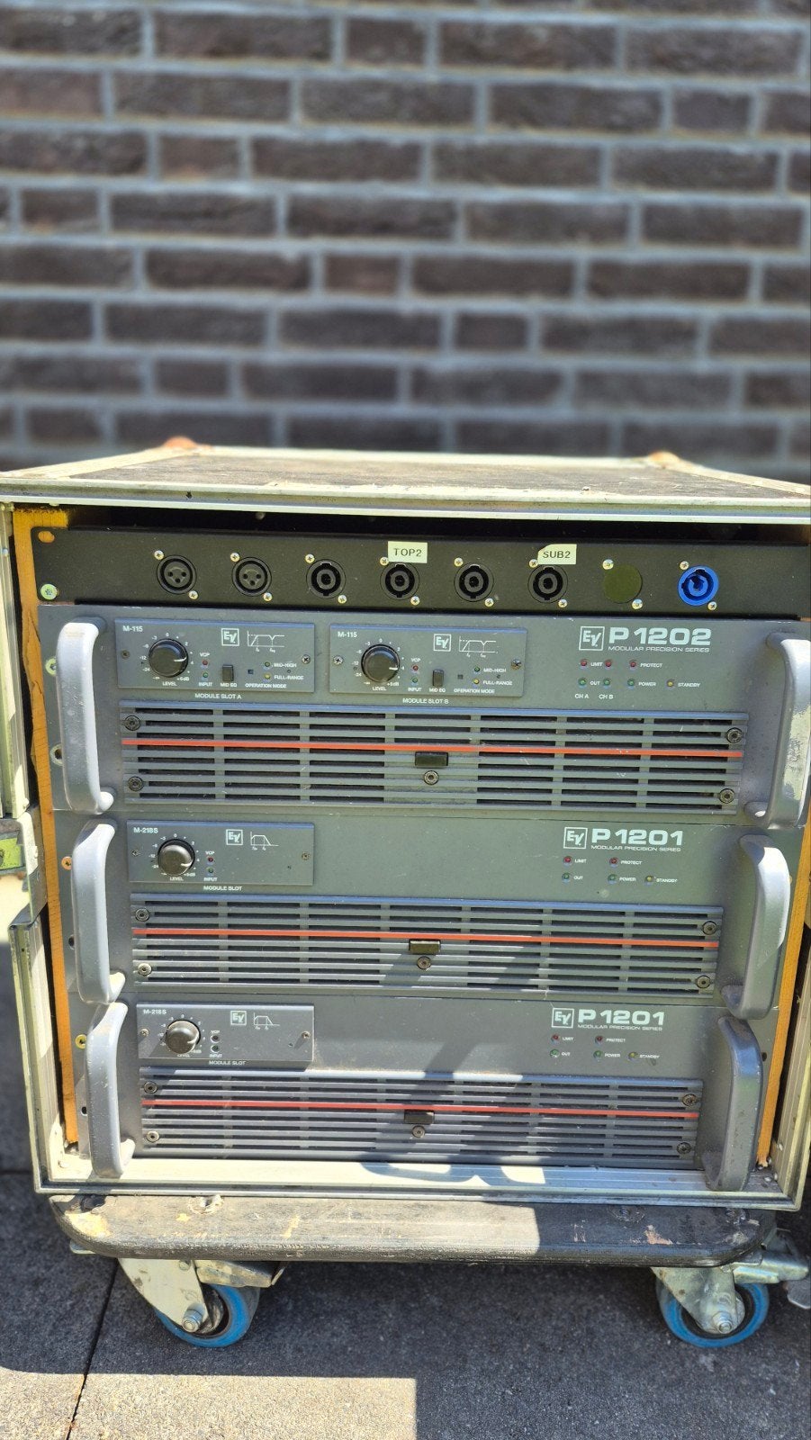 3x EV versterkers: 1x P1202, 2x P1201 in flightcase, Ophalen, Gebruikt, 100 watt of meer