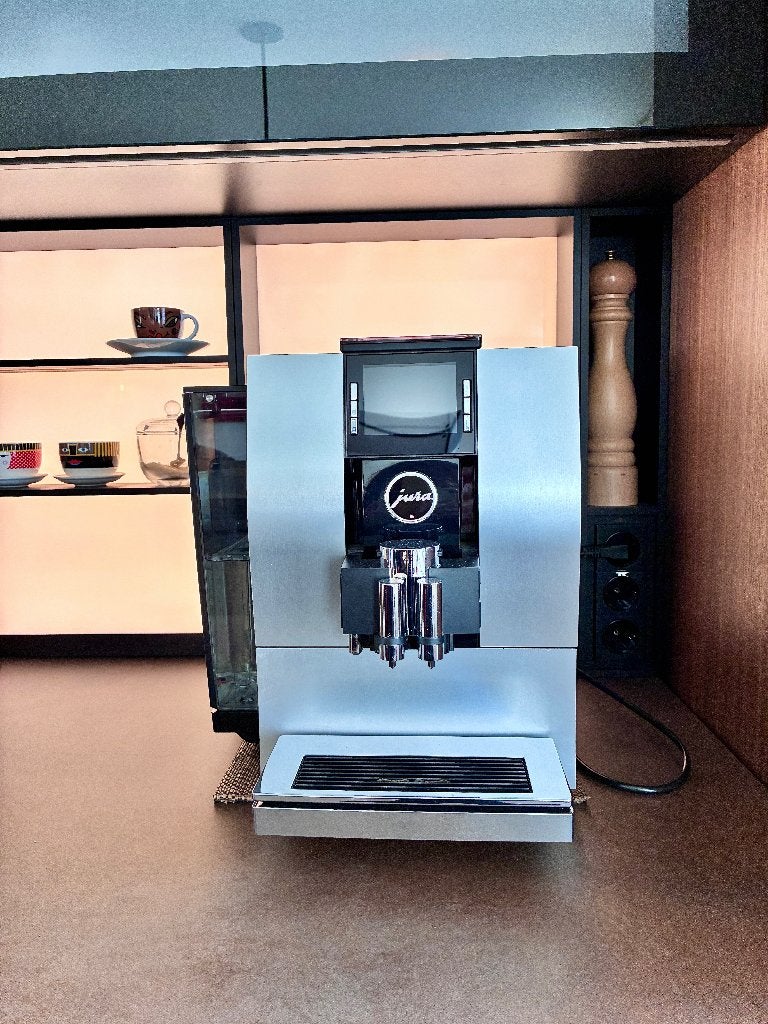 Jura Z6 Volautomatische Koffiemachine, Ophalen, Afneembaar waterreservoir, Gebruikt, 10 kopjes of meer
