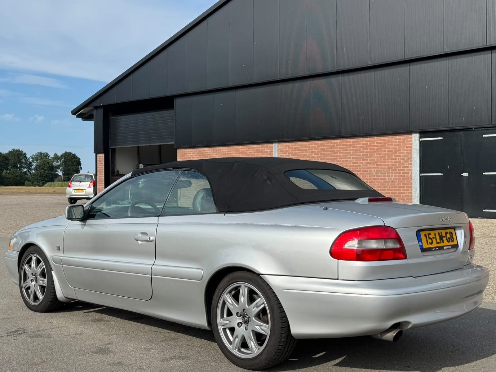 Volvo C70 2.3 T-5 Cabrio AUT 2003 Grijs, Auto's, C70, Zwart, Cabriolet, 4 stoelen