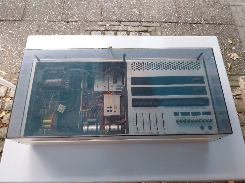 WEGA Studio 3220 / opknapper of onderdelen, Ophalen, Niet werkend, Platenspeler-onderdeel, Overige merken