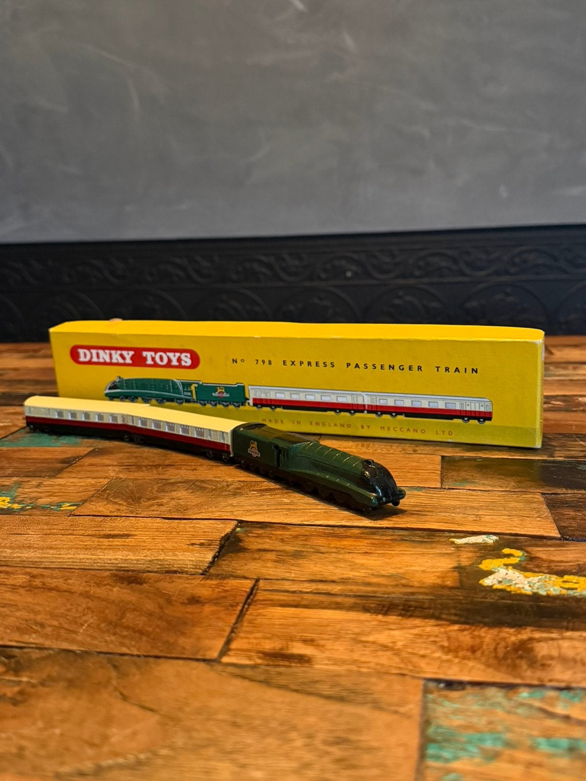 Dinky Toys 798 Express Passenger Train – met originele doos, Hobby en Vrije tijd, Ophalen of Verzenden, Zo goed als nieuw, Overige typen