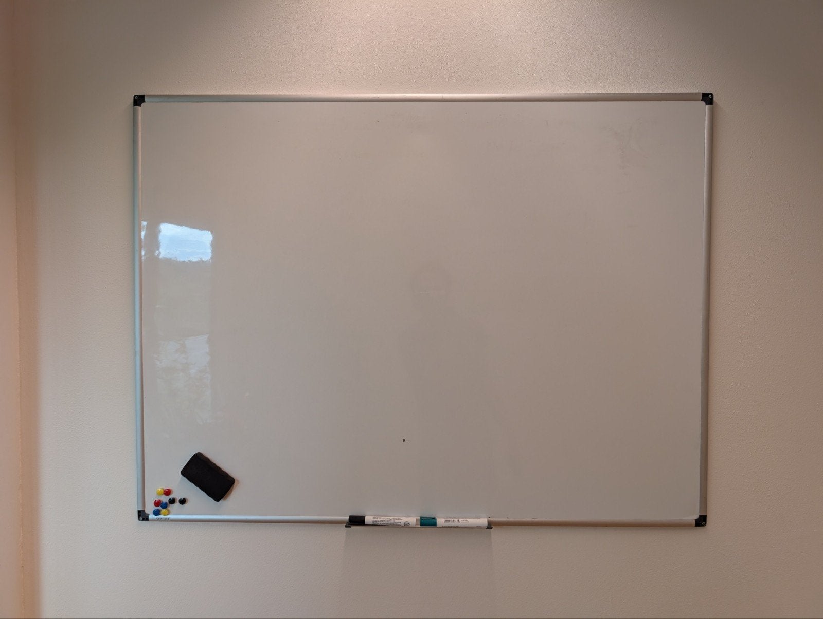 Quantore whiteboard 120x90 + markers, borstel en magneetjes, Huis en Inrichting, Ophalen, Gebruikt, Magneetbord