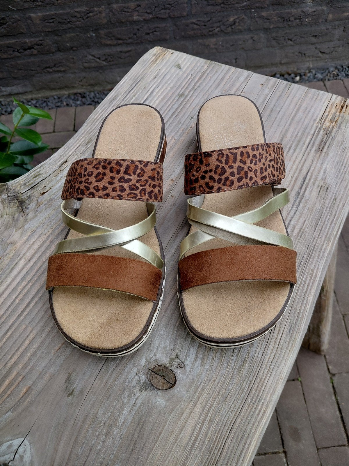 Comfortabele slippers maat 39 met luipaardprint en goud, Bruin, Ophalen of Verzenden, Zo goed als nieuw, Rieker
