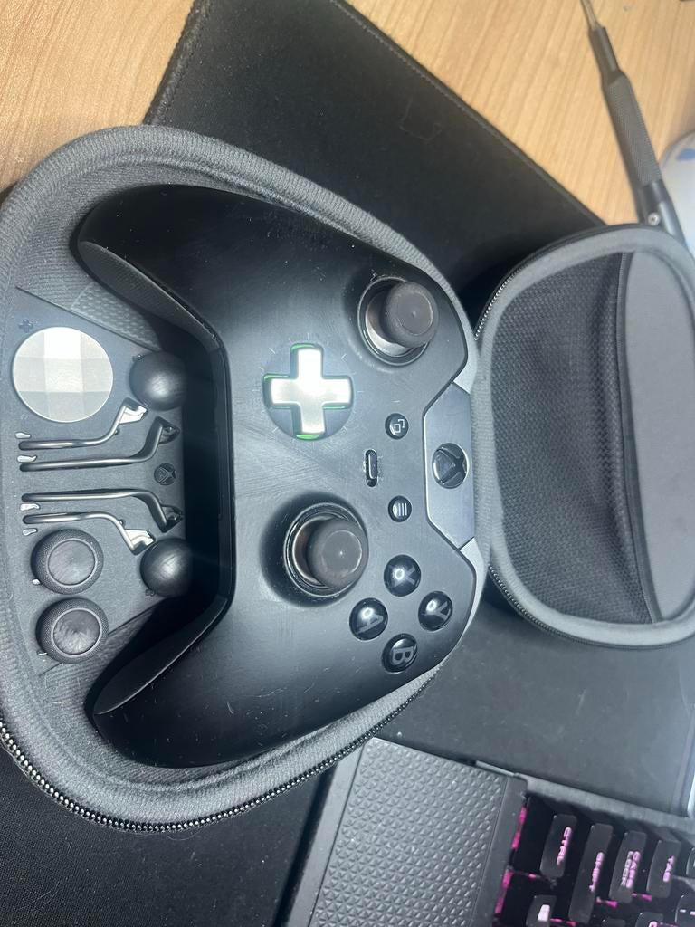 Xbox Elite Controller Series 1 met accessoires en case, Spelcomputers en Games, Spelcomputers | Xbox | Accessoires, Gebruikt, Ophalen of Verzenden