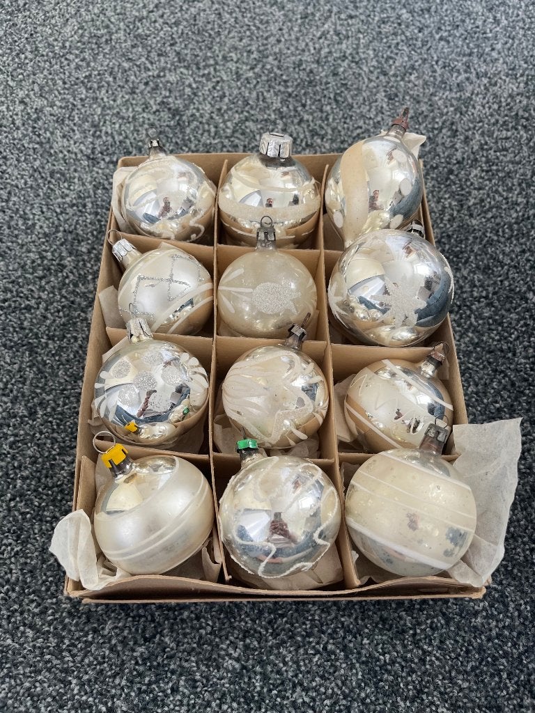 Antieke zilverkleurige kerstballen, Ophalen of Verzenden, Gebruikt