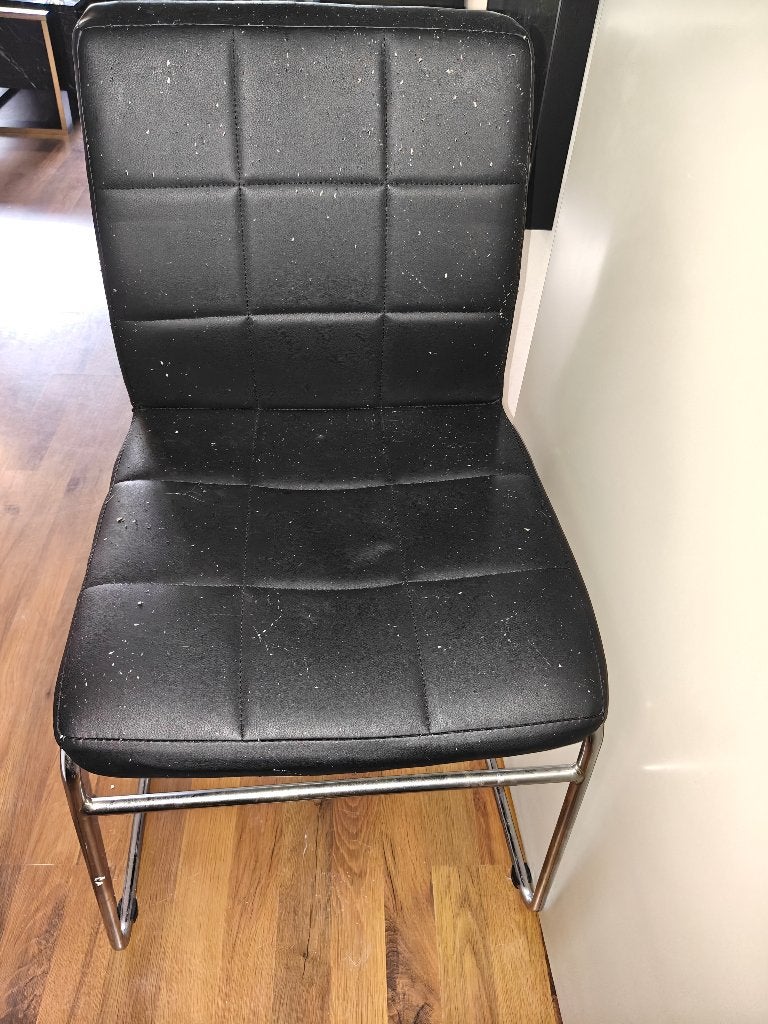 Gratis af te halen 4 eetkamerstoelen, Ophalen, Zwart, Vier, Kunststof