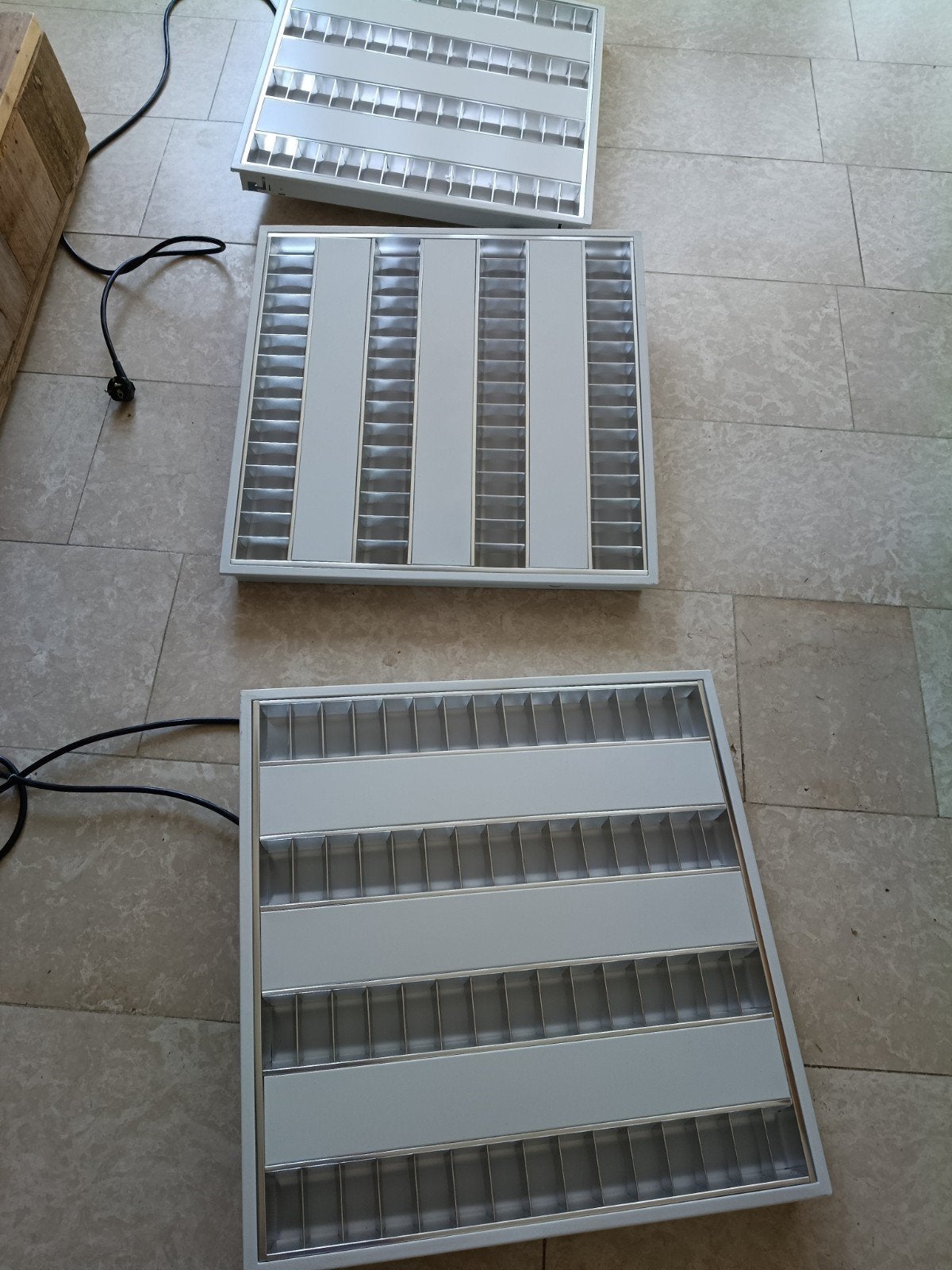 Drie led panelen systeemplafond, Ophalen