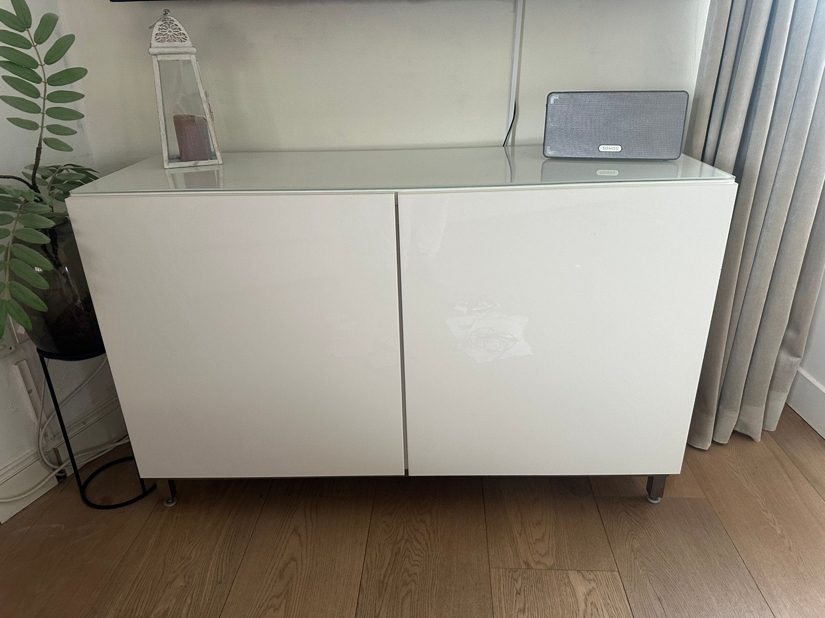 IKEA BESTÅ Kast Wit met Glasplaat - Ideaal TV-meubel, Huis en Inrichting, Kasten | Televisiemeubels, Gebruikt, Minder dan 100 cm