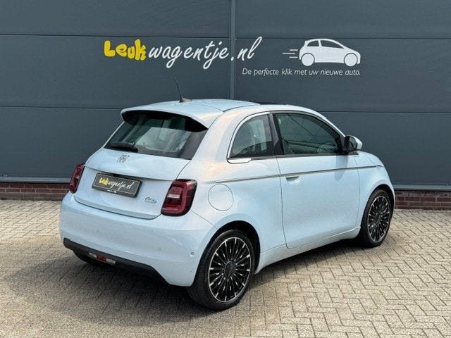 Fiat 500 e La Prima 42 kWh *carplay *camera *leder *17 inch, Gebruikt, 118 pk, Leder, Geïmporteerd