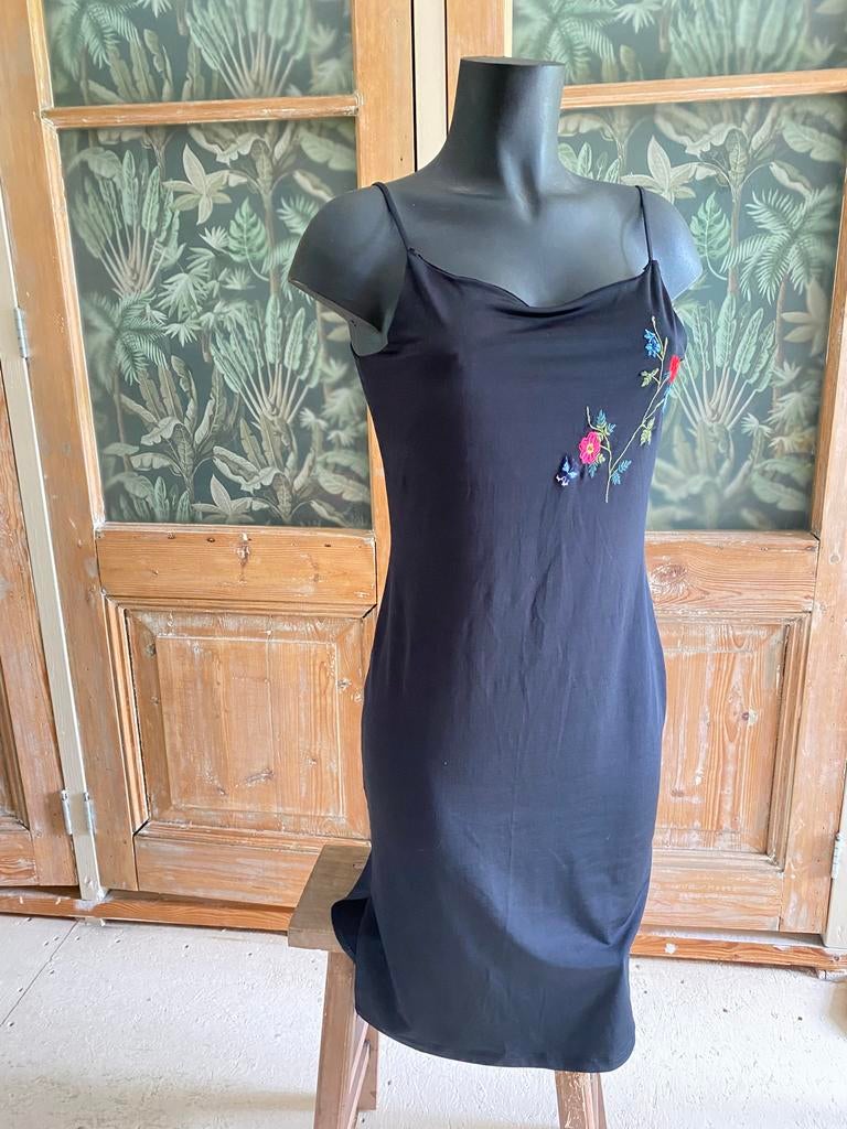 Zwarte jurk met borduursels maat m, Kleding | Dames, Maat 38/40 (M), Zwart, Ophalen of Verzenden, Zo goed als nieuw