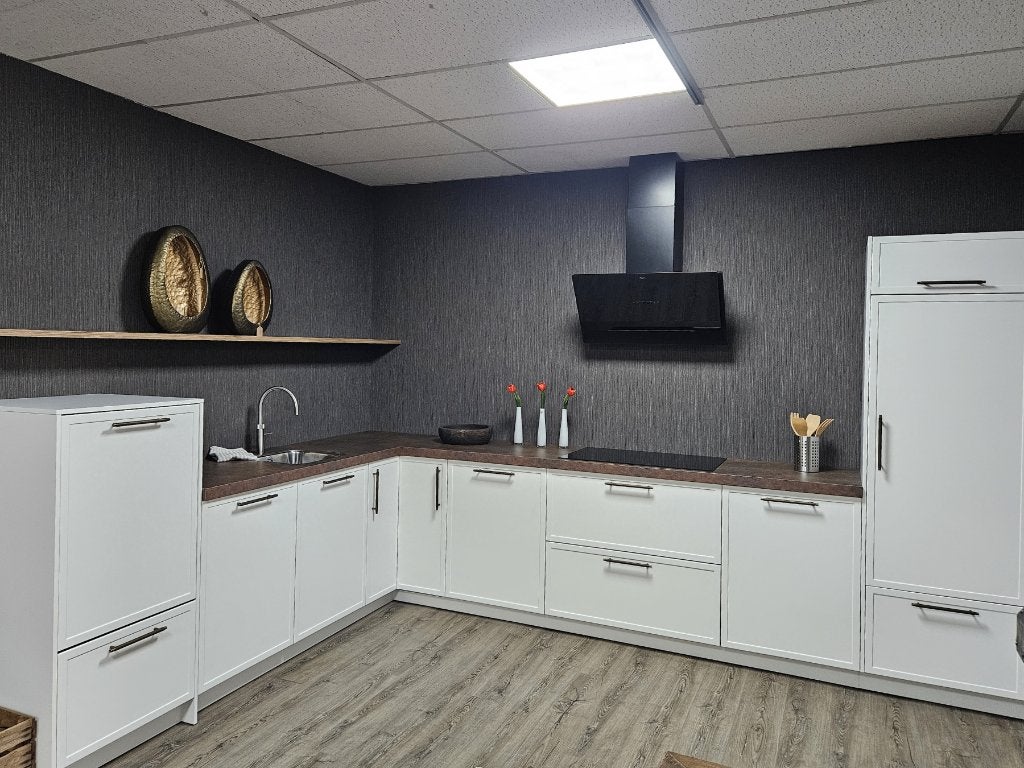 Showroomkeuken wit met Quooker en Pelgrim apparatuur, Ophalen, 200 cm of meer, Wit, Nieuw