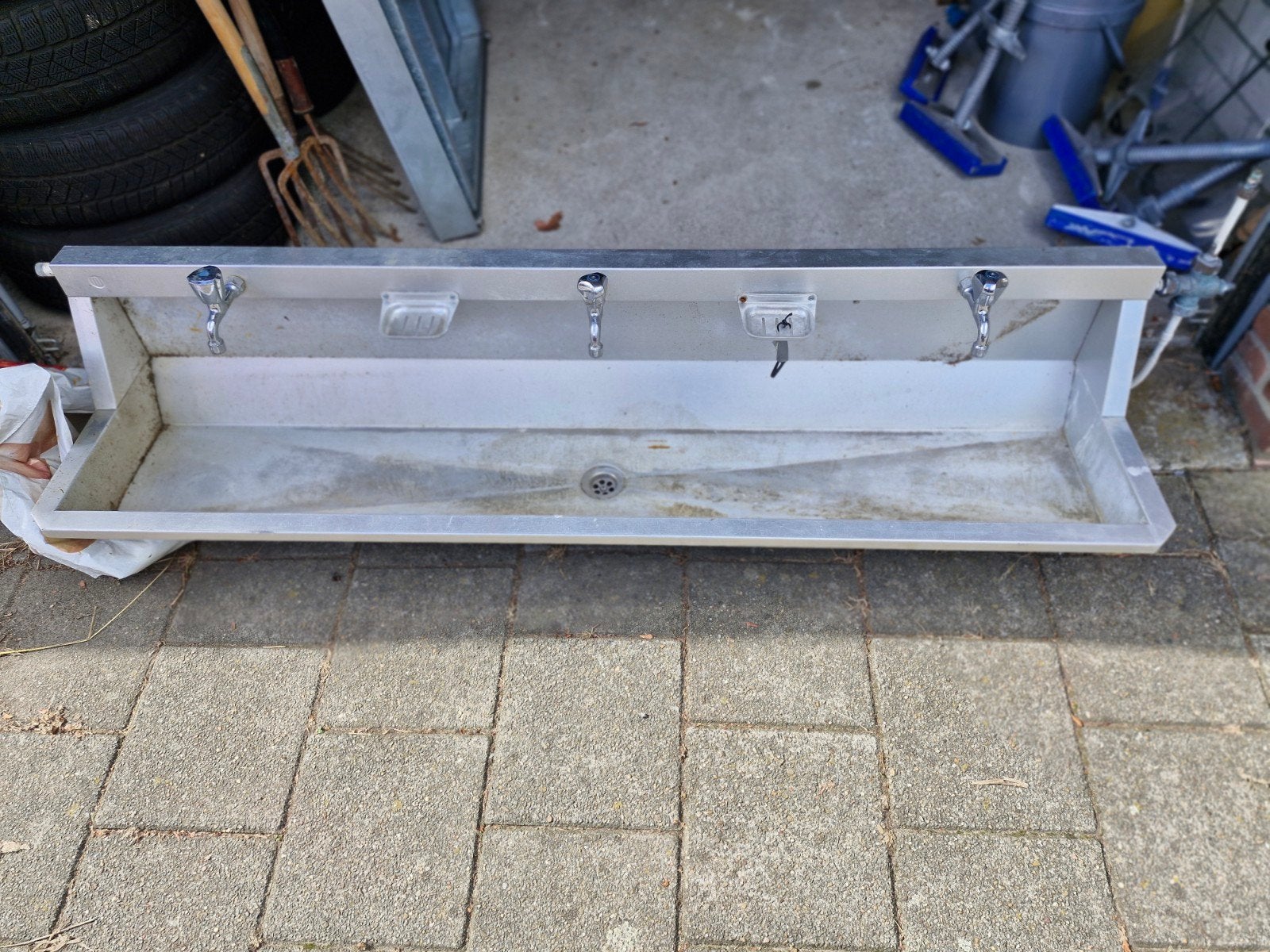Grote aluminium wasbak met kranen en zeepbakje, Ophalen, Gebruikt, Rvs, Wastafel