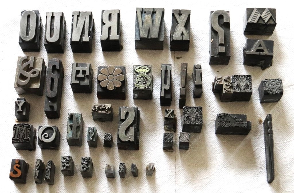 Vintage partij loodzetsel / drukletters, Antiek en Kunst, Ophalen of Verzenden