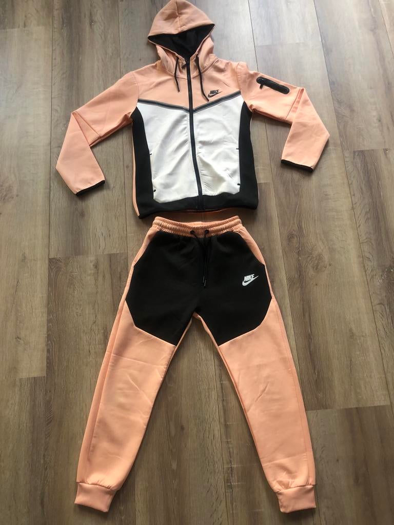 Mooi Nike pak maat 164, Ophalen of Verzenden, Zo goed als nieuw, Jongen of Meisje, Setje