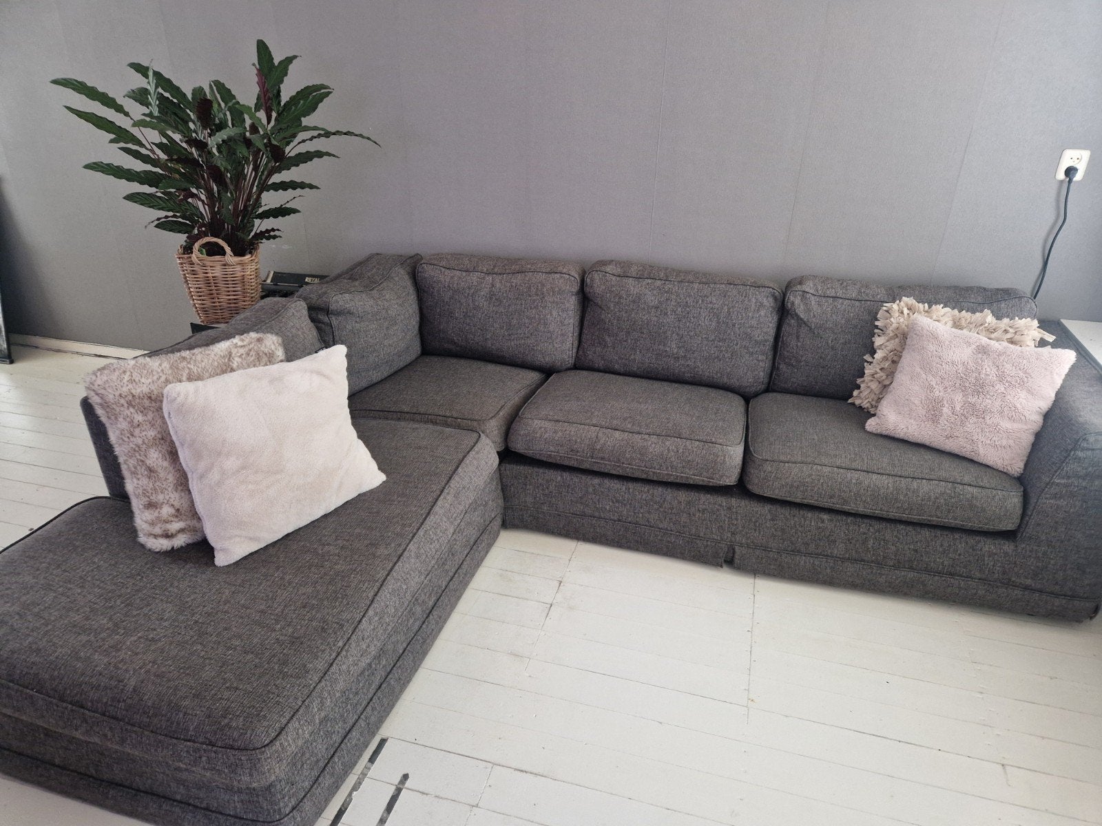 Grijze hoekbank met chaise longue, Huis en Inrichting, Banken | Bankstellen, 250 tot 300 cm, Gebruikt, Hoekbank, Ophalen of Verzenden