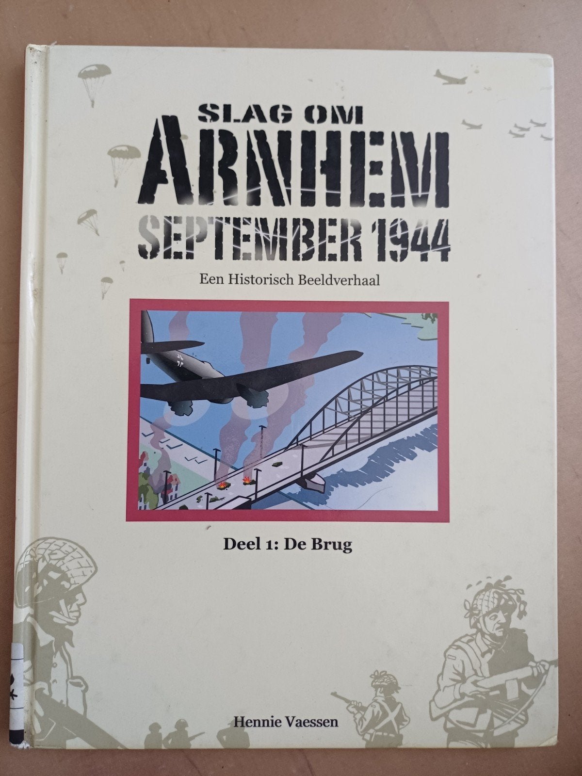 Hennie Vaessen - 1: De Brug, Tweede Wereldoorlog, Ophalen of Verzenden, Zo goed als nieuw, Overige onderwerpen