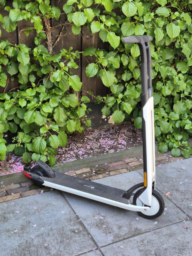 Ninebot Segway Kickscooter E-step met oplader, Fietsen en Brommers, Steps, Gebruikt, Elektrische step (E-scooter), Ophalen of Verzenden