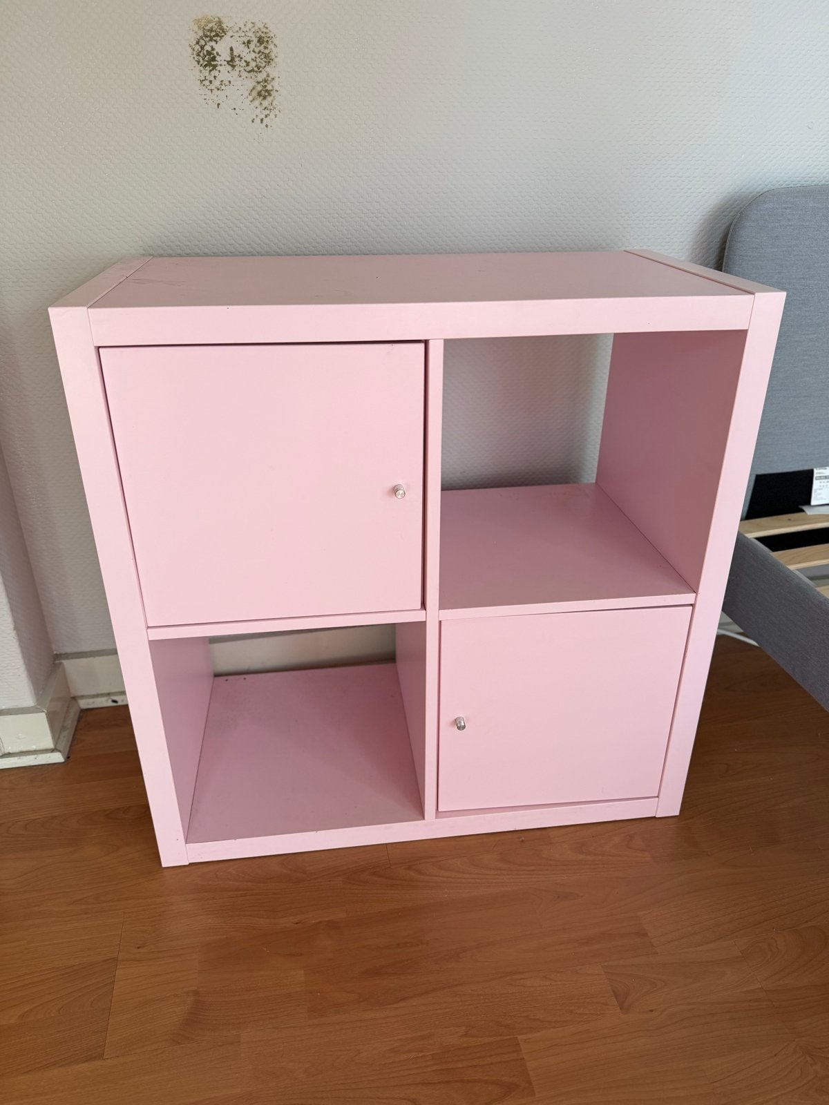 IKEA Kallax kast roze met 4 vakken en 2 deurtjes, Ophalen, Gebruikt