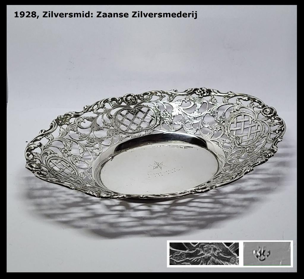 Prachtig Nederlands gekeurd zilveren presenteerschaaltje, Ophalen of Verzenden, Zilver
