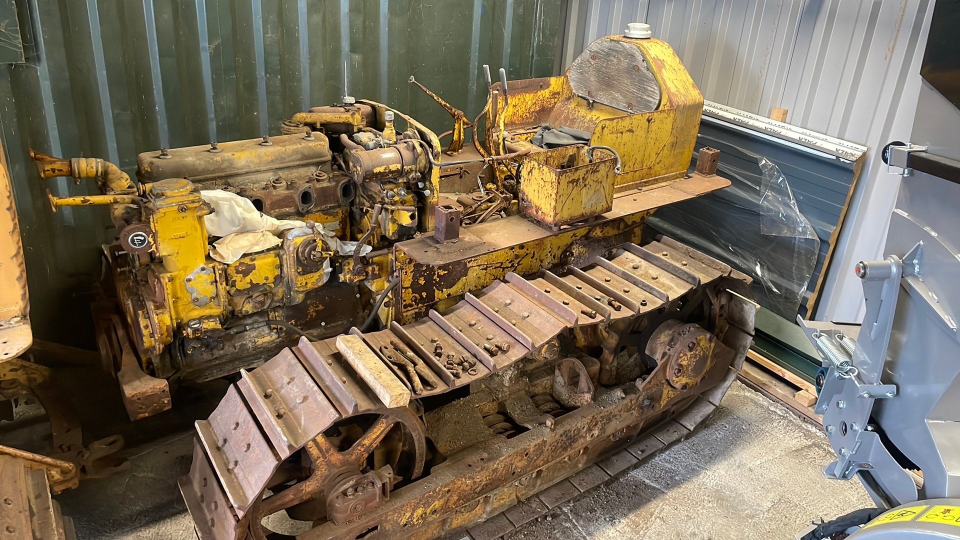 Caterpillar D4 7U, Ophalen